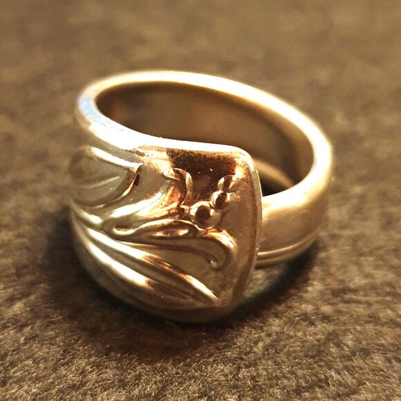 Beautiful Vintage 1960s Lily Flower Silver-Tone Spoon Ring – Size 9 - Picture 6 of 13